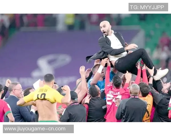 揭秘足球明星背后的训练师与他们的成功之路